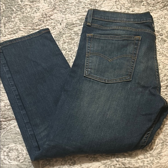 Levi's Blue Relaxed Jeans with Signature Style - Picture 4 of 7